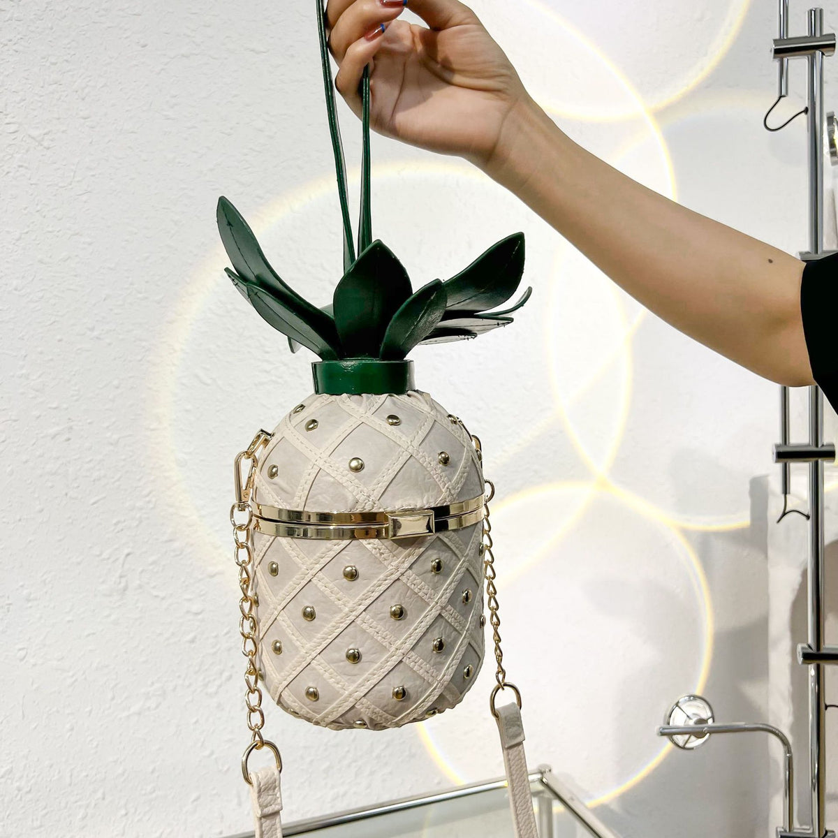 Sac bandoulière en forme d'ananas avec détail de chaîne