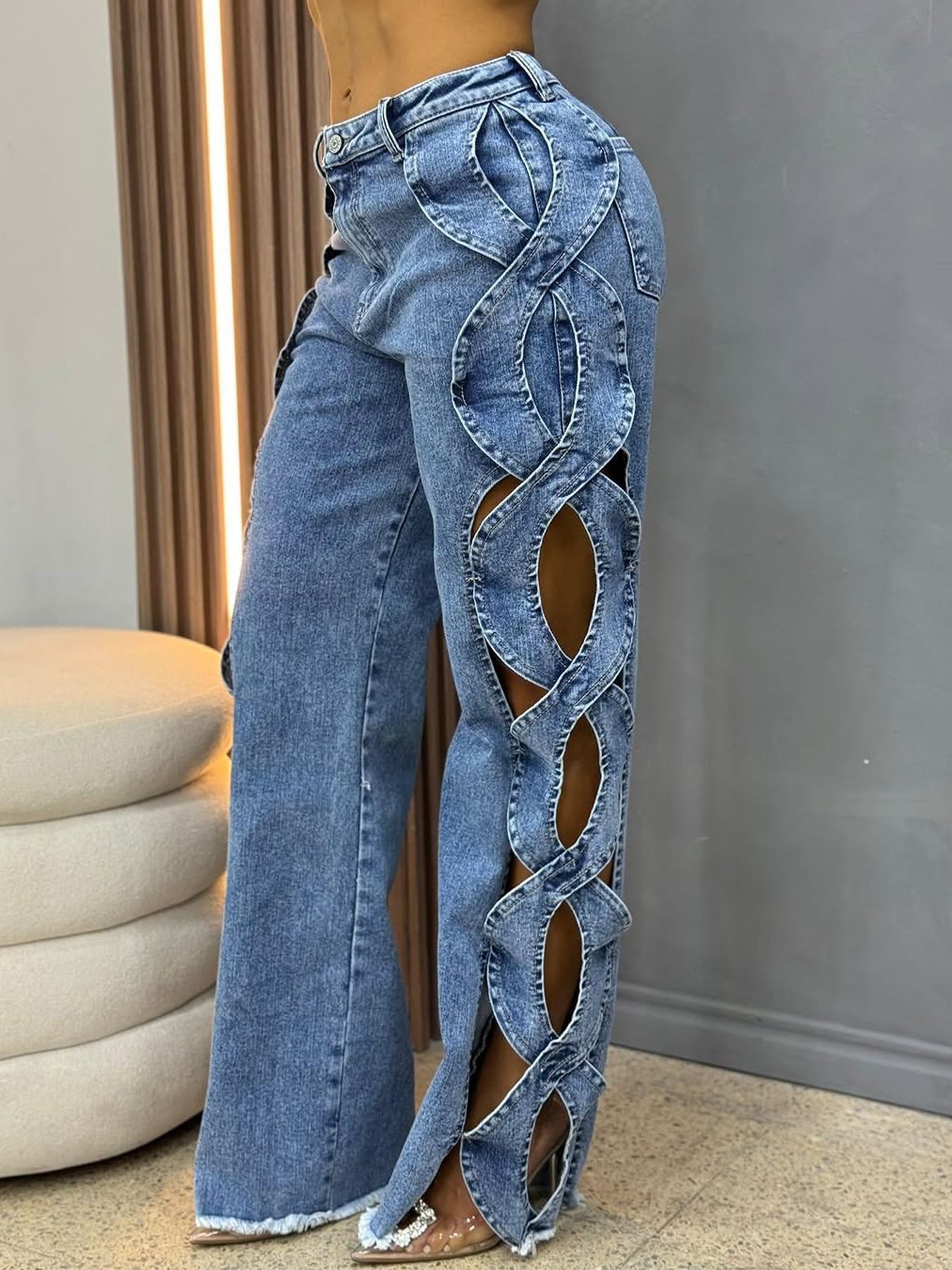 Pantalon en jean à patchwork pour femmes avec découpes