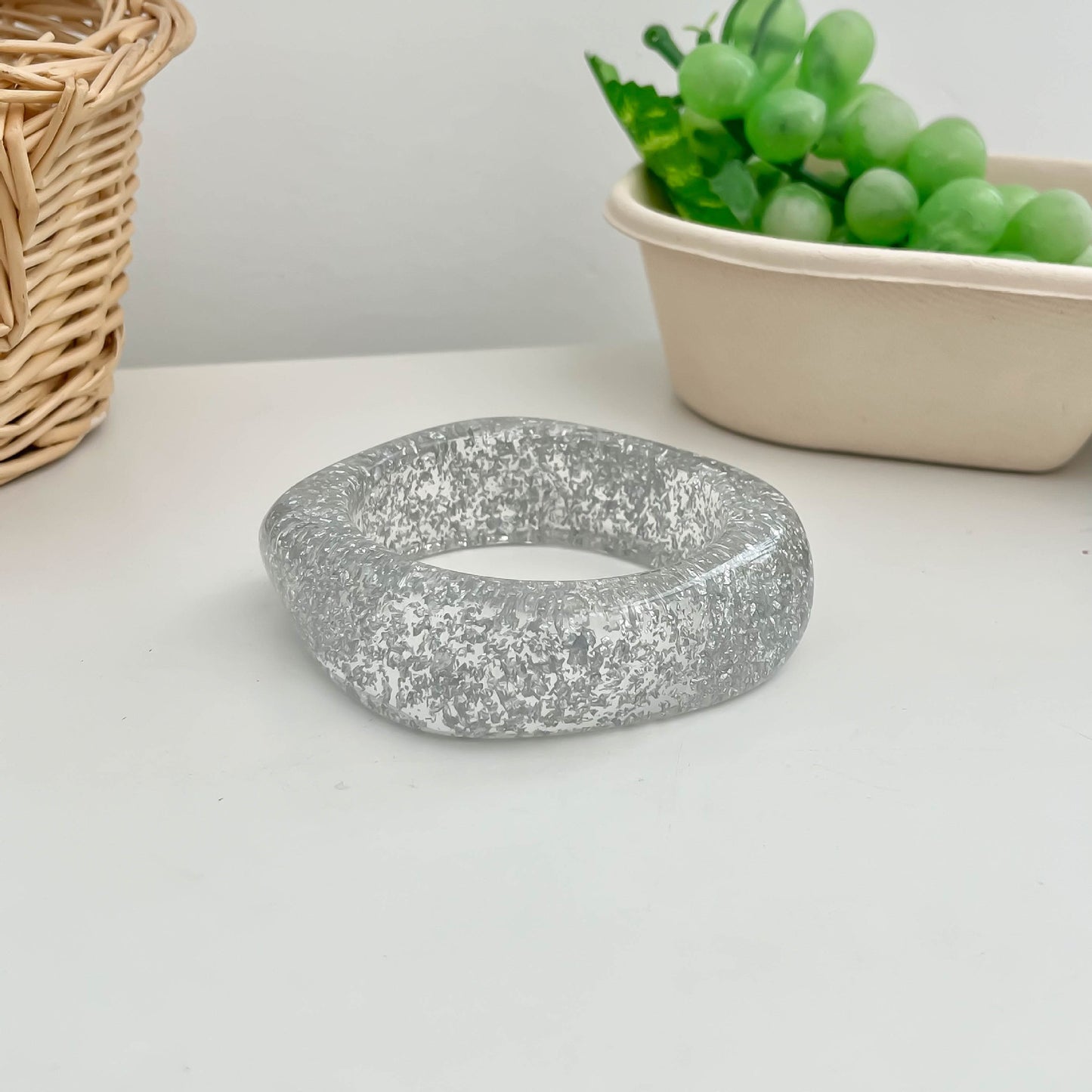 Bracelet géométrique irrégulier en résine pour femme
