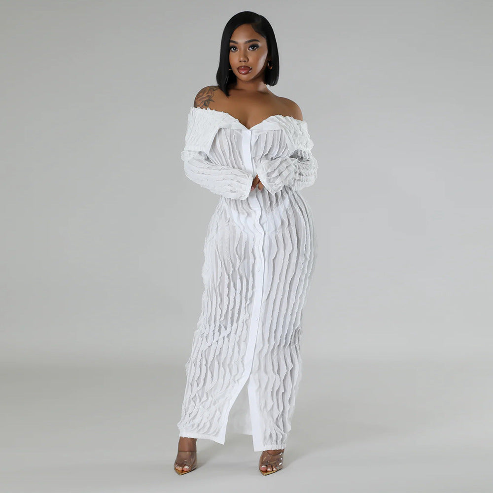 Robe moulante à épaules dénudées avec détails transparents