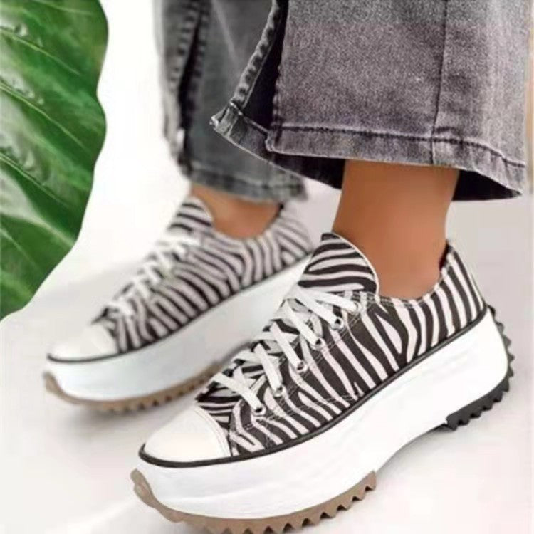 Chaussures en toile basses à semelle épaisse