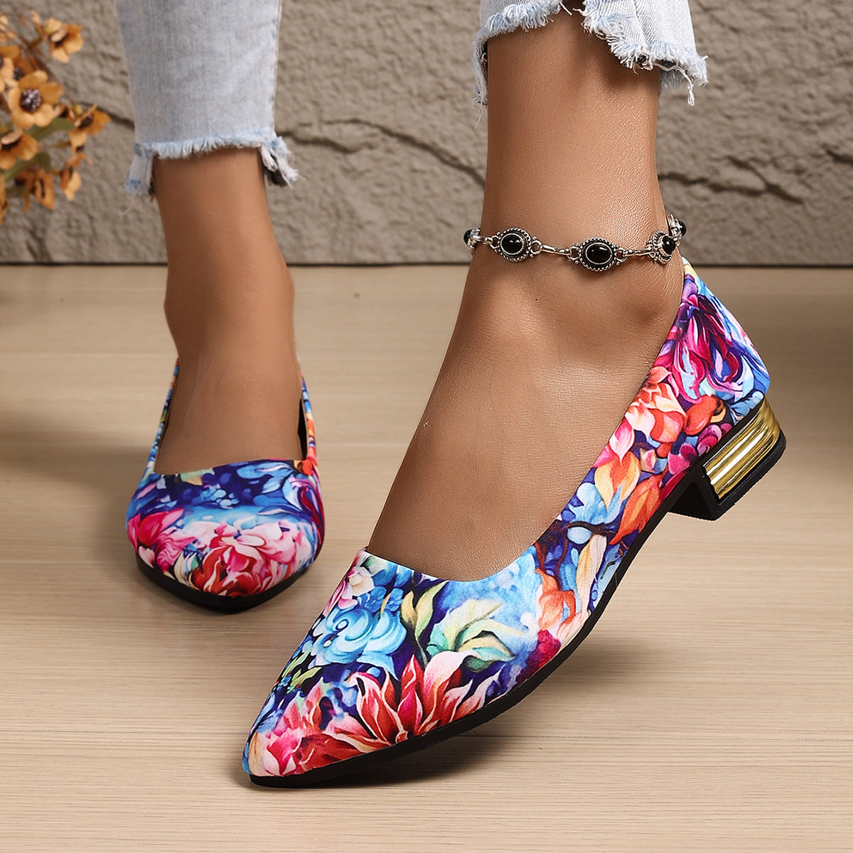 Chaussures tendance pour femmes à bout pointu et talon épais