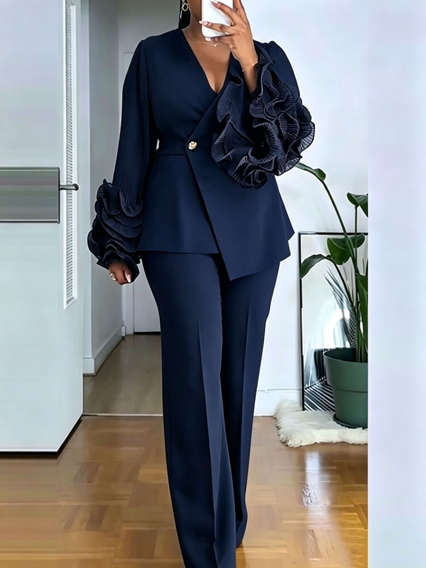 Habit :Tailleur de cérémonie pour femme avec ornement en dentelle