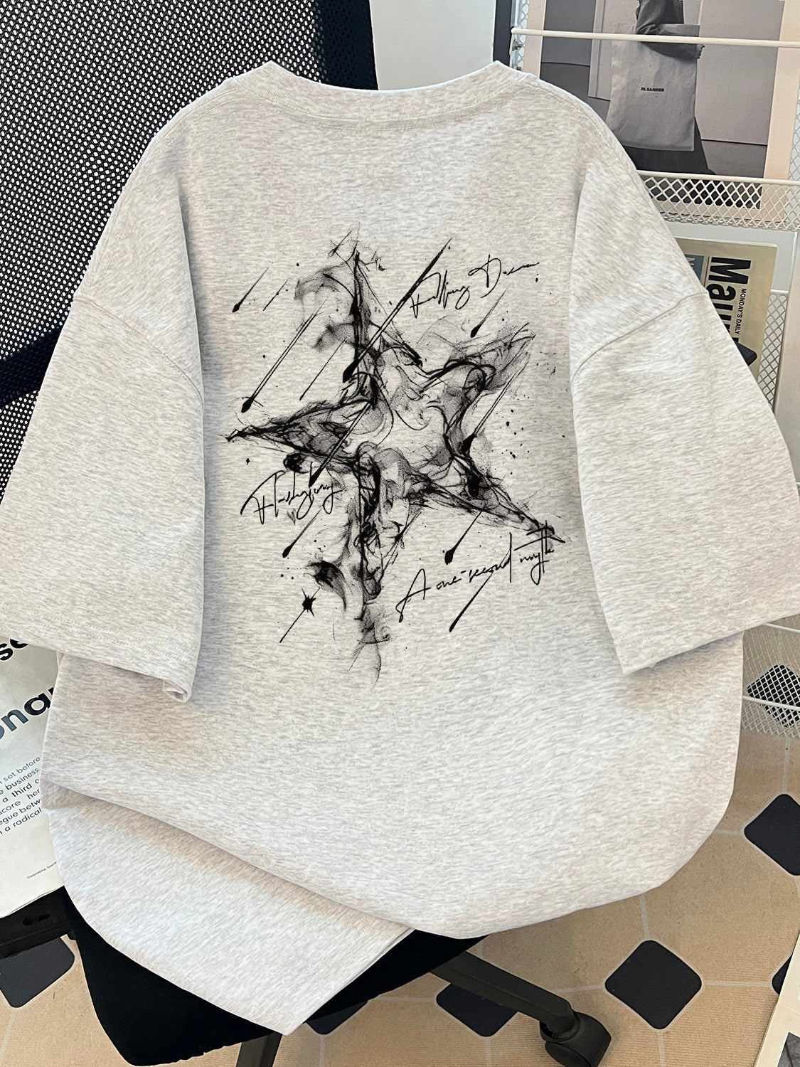 T-shirt en coton imprimé à épaules tombantes