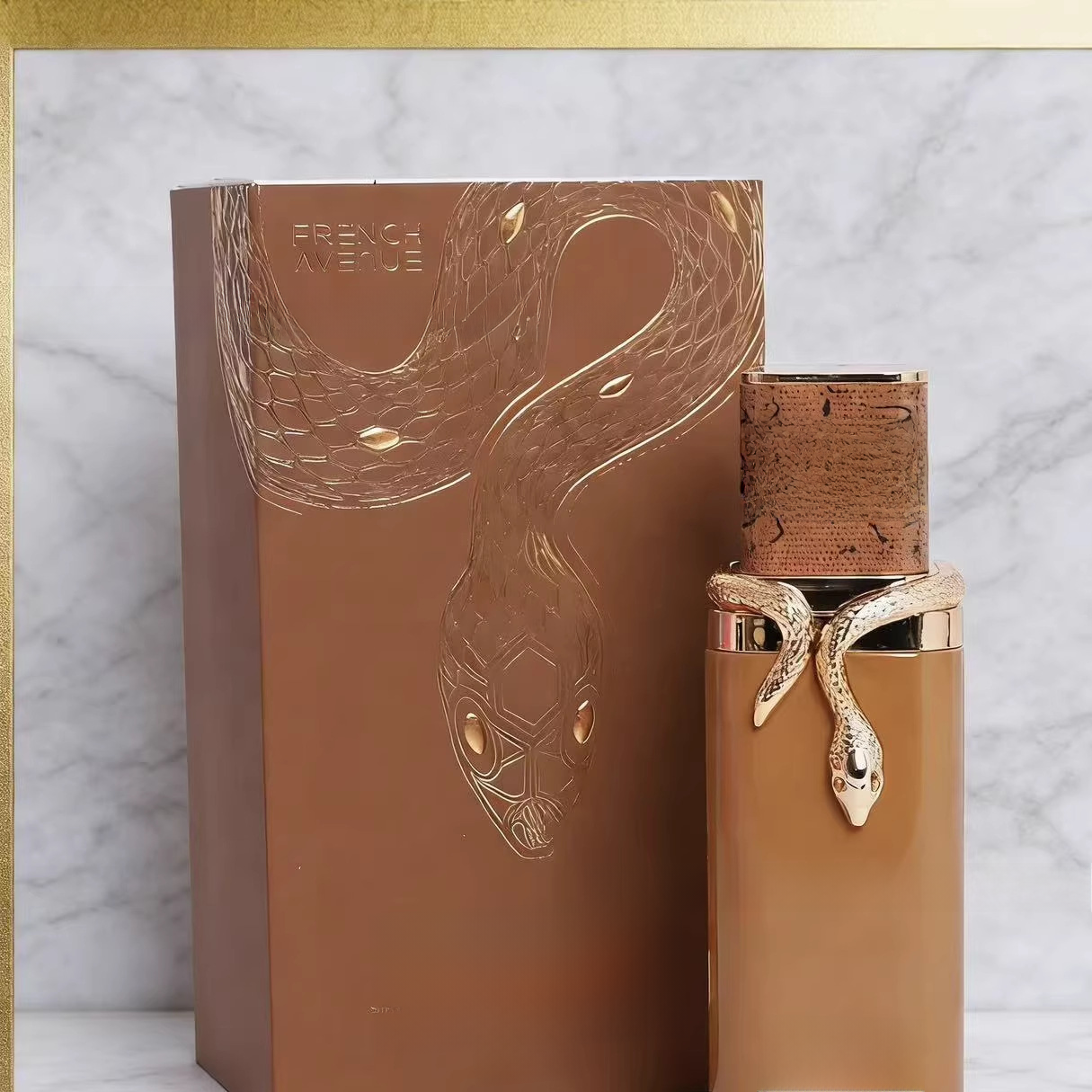Le parfum pour hommes a une fragrance longue durée