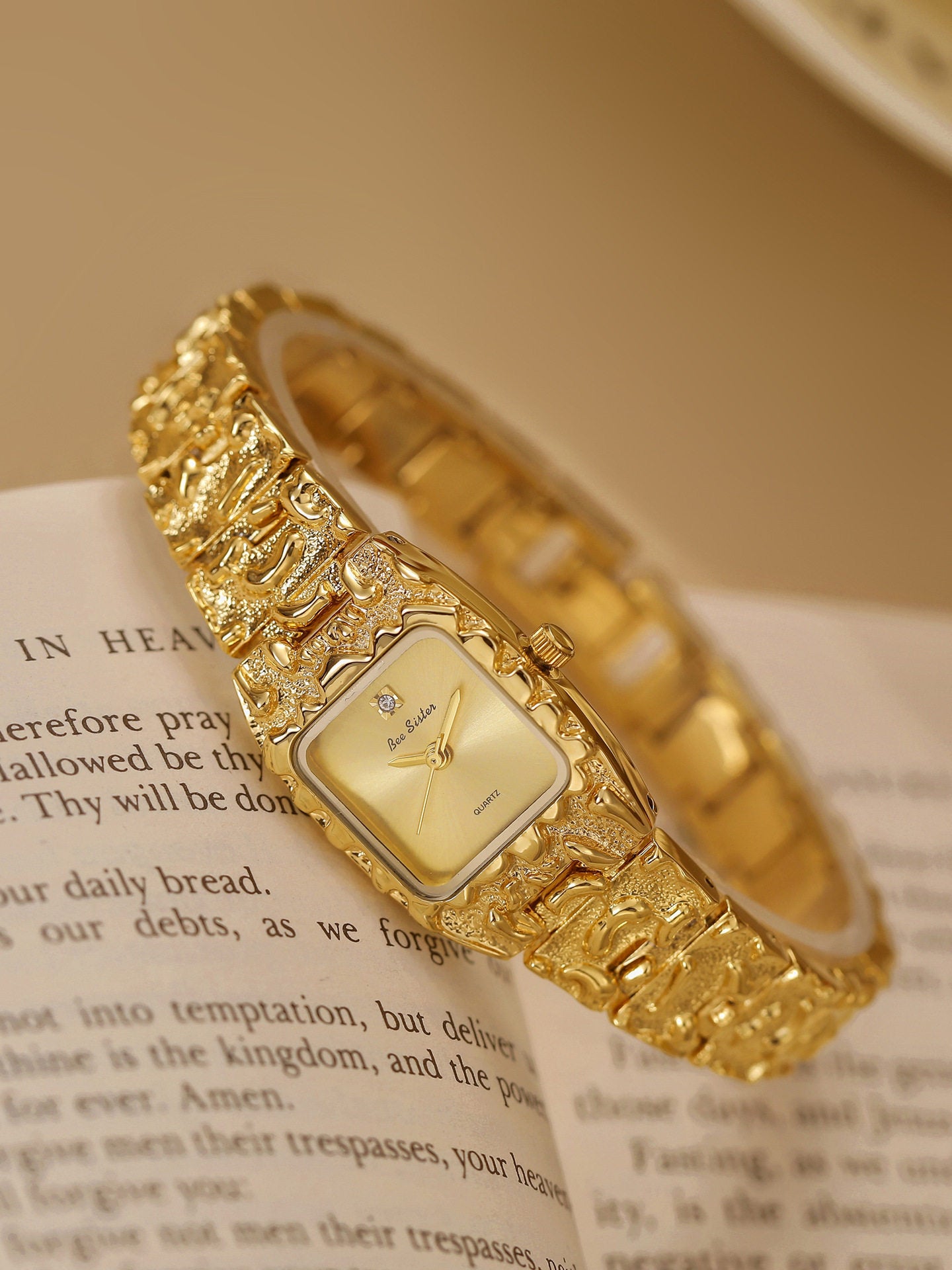 Montre quartz vintage pour femmes avec bracelet en alliage