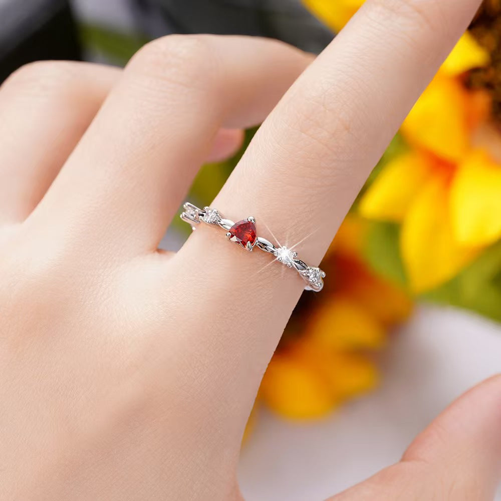 Bague en cuivre en forme de cœur avec incrustation rouge