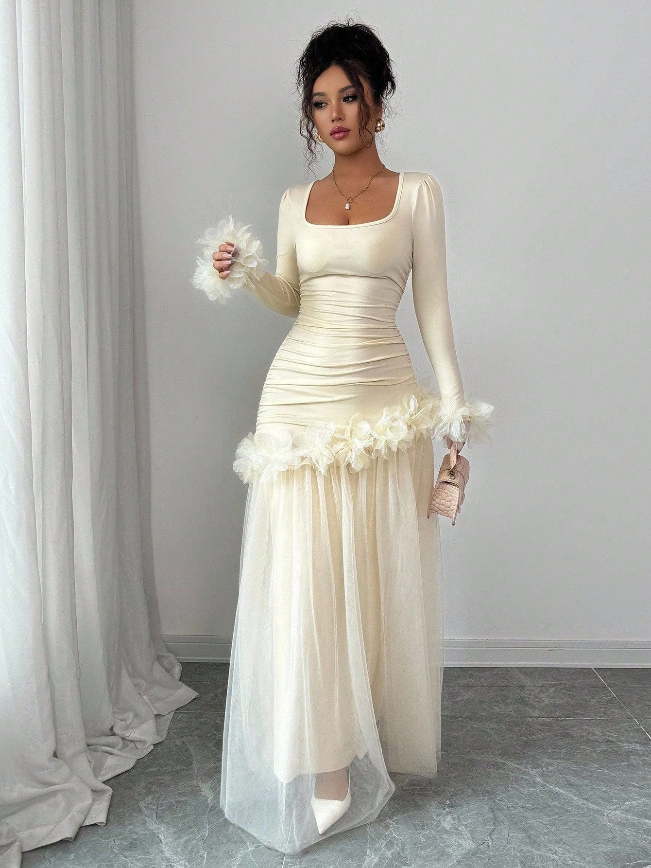 Robe florale élégante en tissu résille